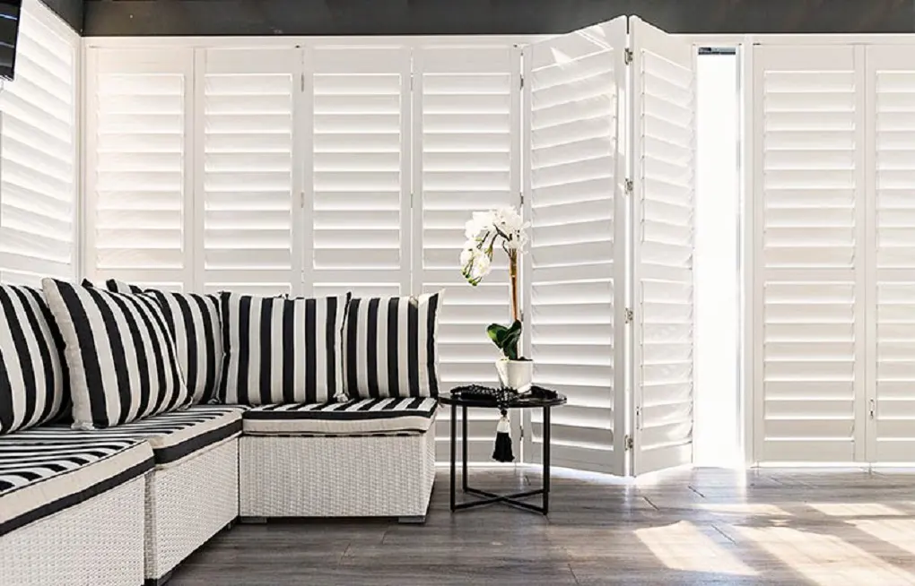 Timber plantation shutters